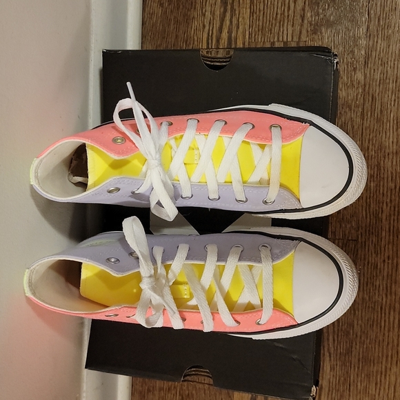 High top Converse, Size 3C, Pastel Colors - Picture 4 of 5